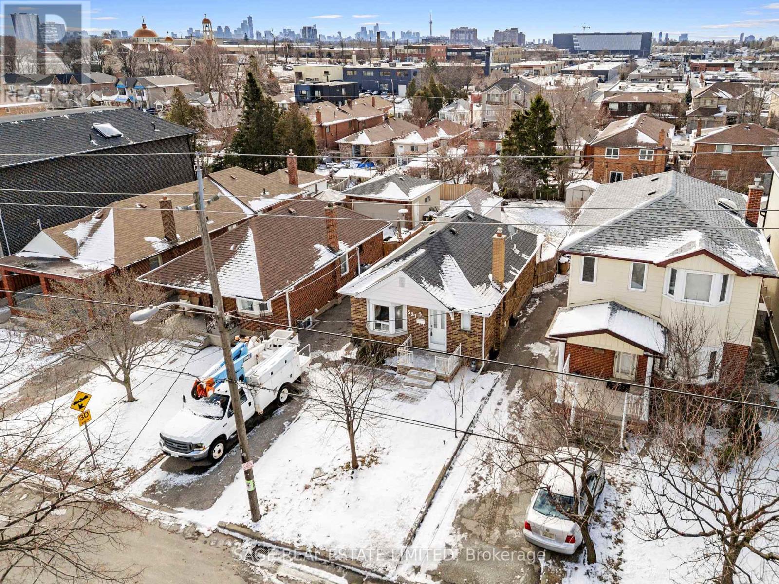 521 Glen Park Avenue, Toronto, Ontario  M6B 2G2 - Photo 38 - W12909456