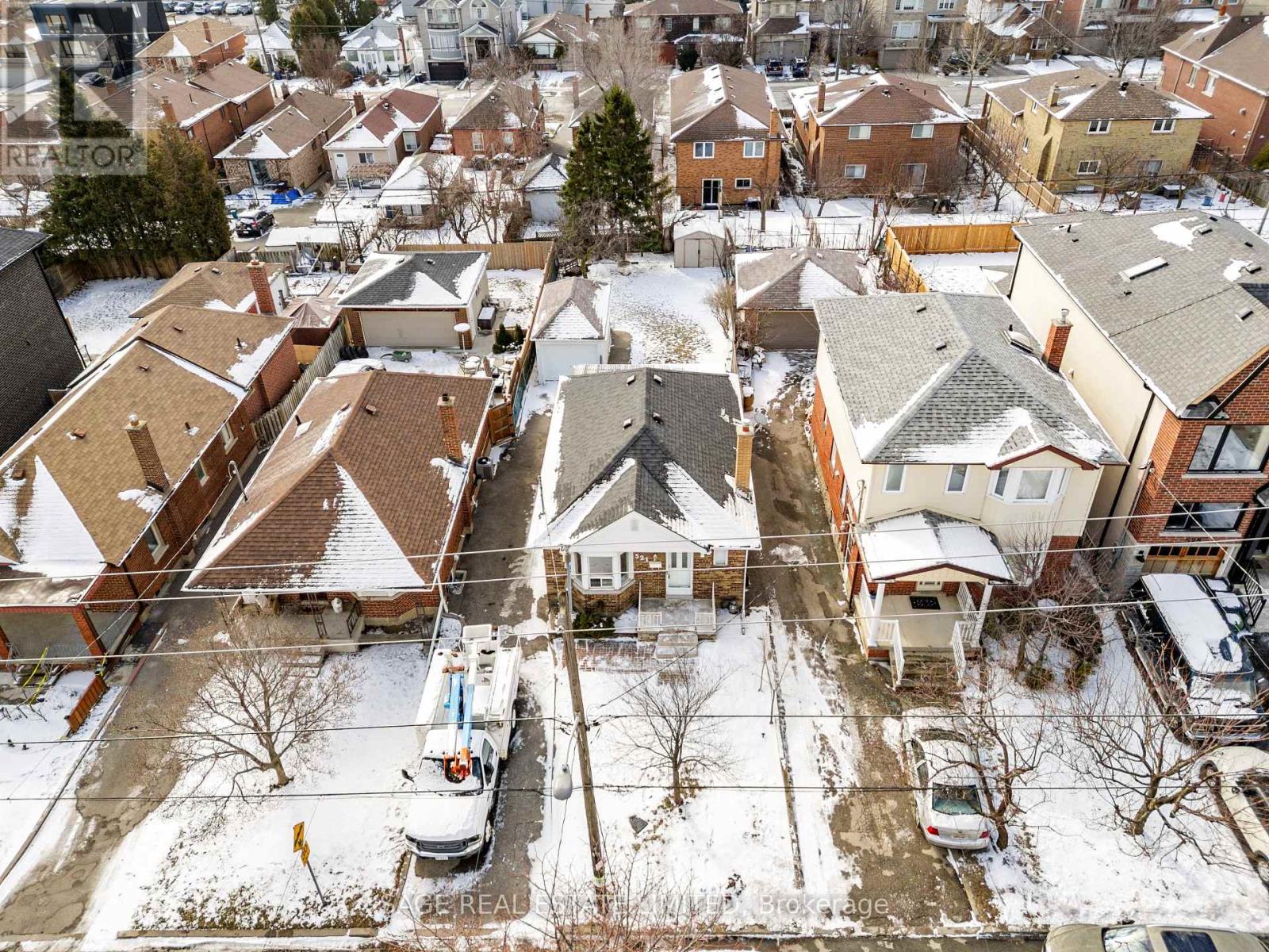 521 Glen Park Avenue, Toronto, Ontario  M6B 2G2 - Photo 39 - W12909456