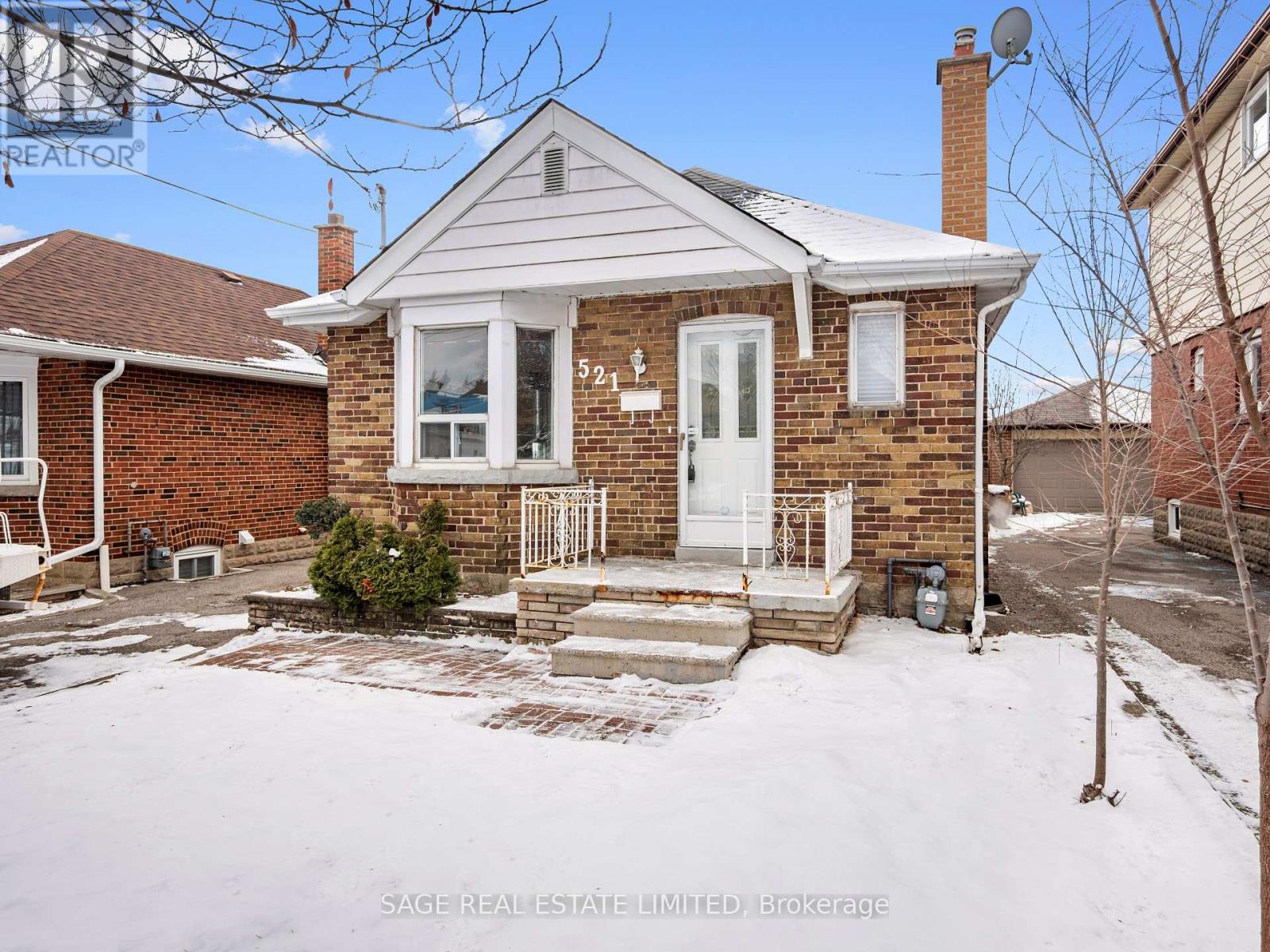 521 Glen Park Avenue, Toronto, Ontario  M6B 2G2 - Photo 4 - W12909456