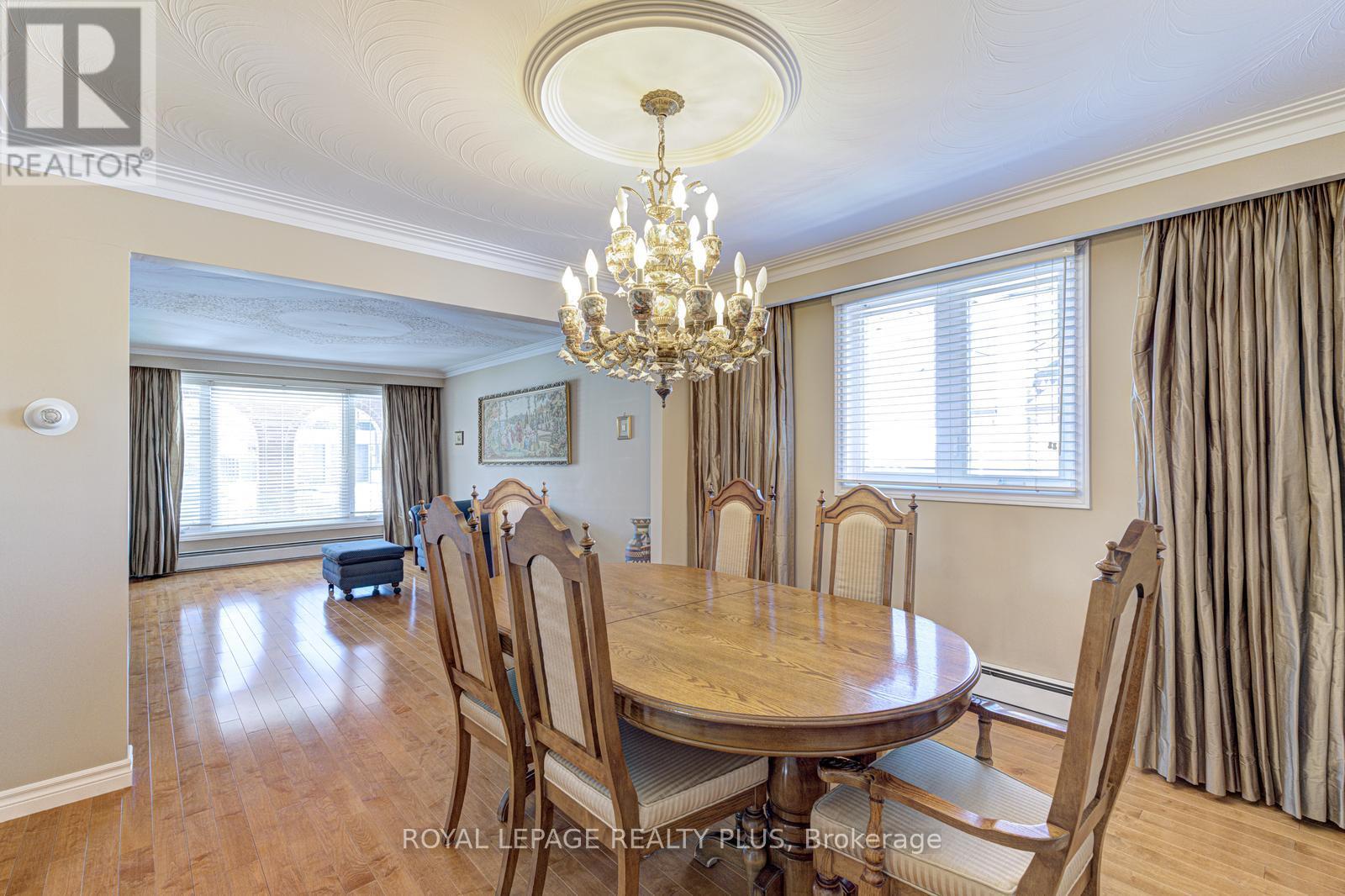 11 Ranwood Drive, Toronto, Ontario  M9N 3E8 - Photo 10 - W12909518