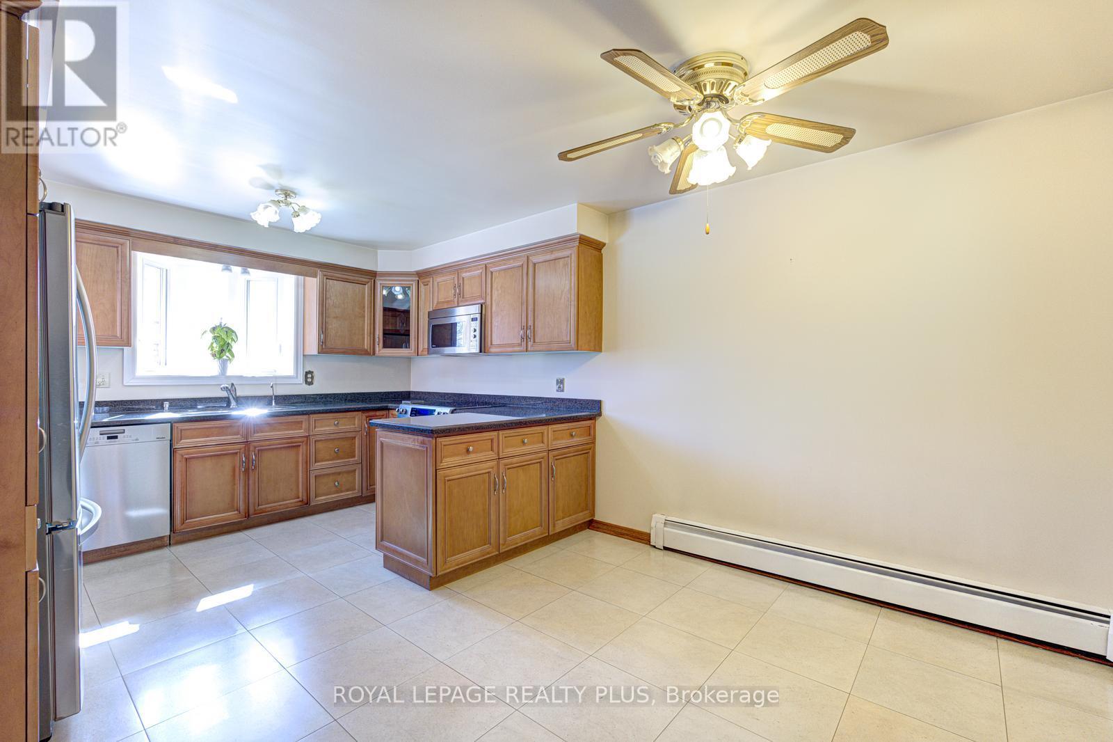 11 Ranwood Drive, Toronto, Ontario  M9N 3E8 - Photo 14 - W12909518