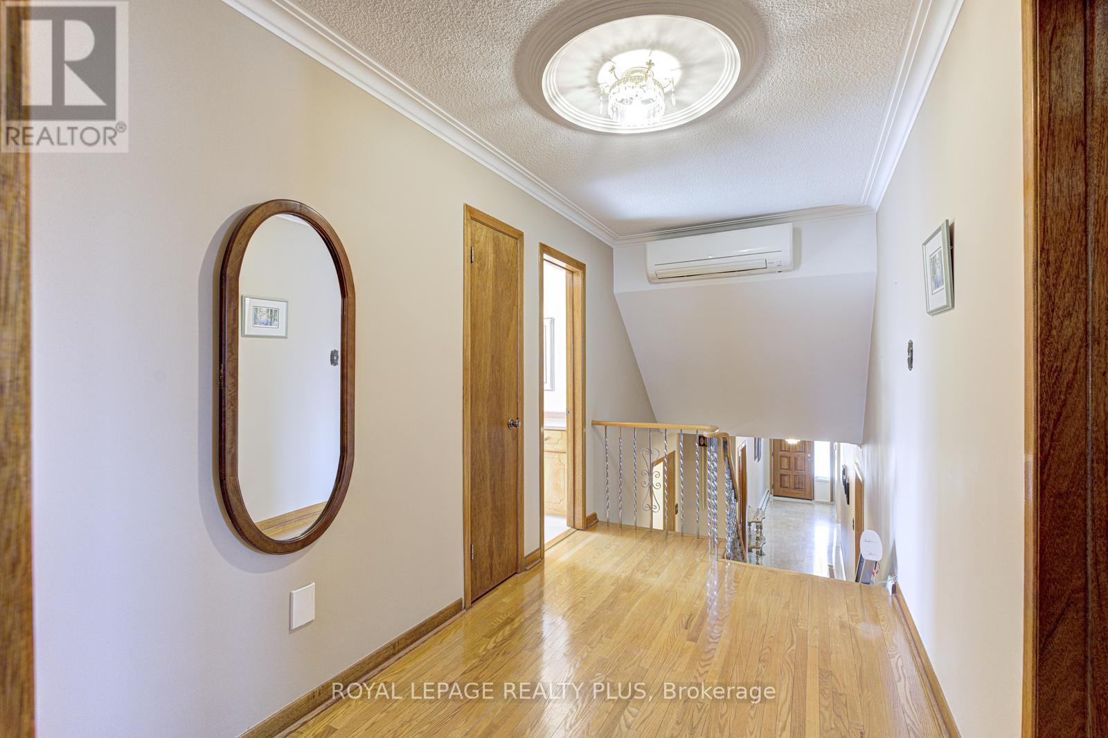 11 Ranwood Drive, Toronto, Ontario  M9N 3E8 - Photo 15 - W12909518