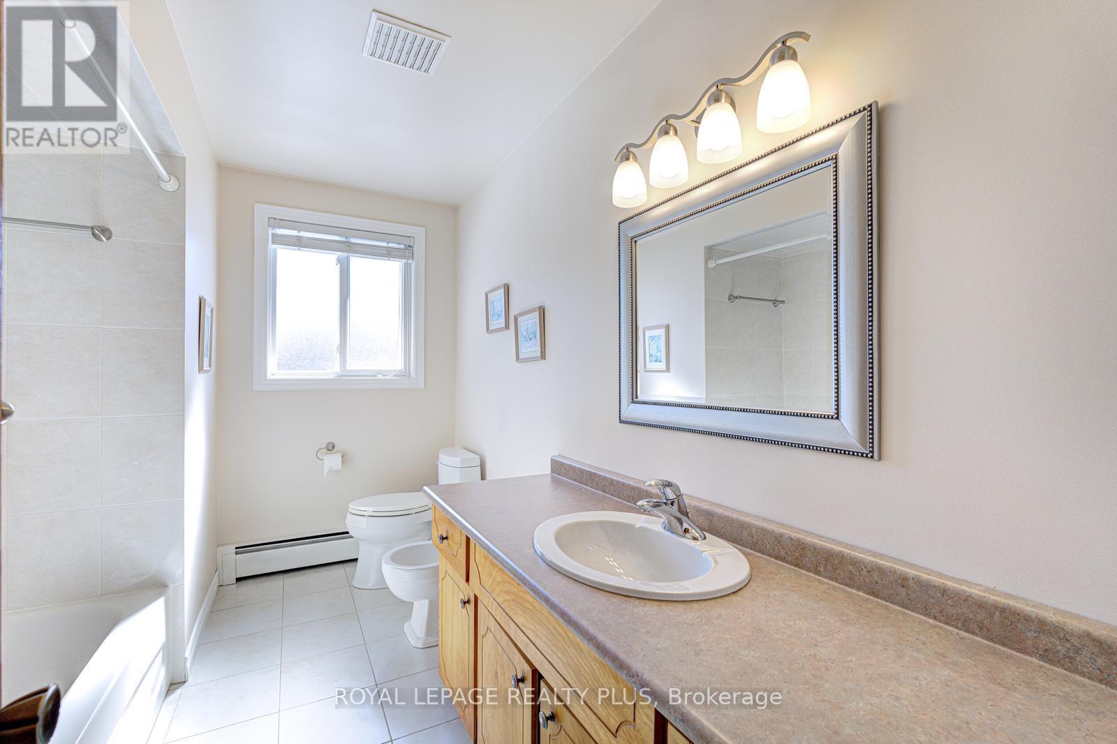 11 Ranwood Drive, Toronto, Ontario  M9N 3E8 - Photo 22 - W12909518