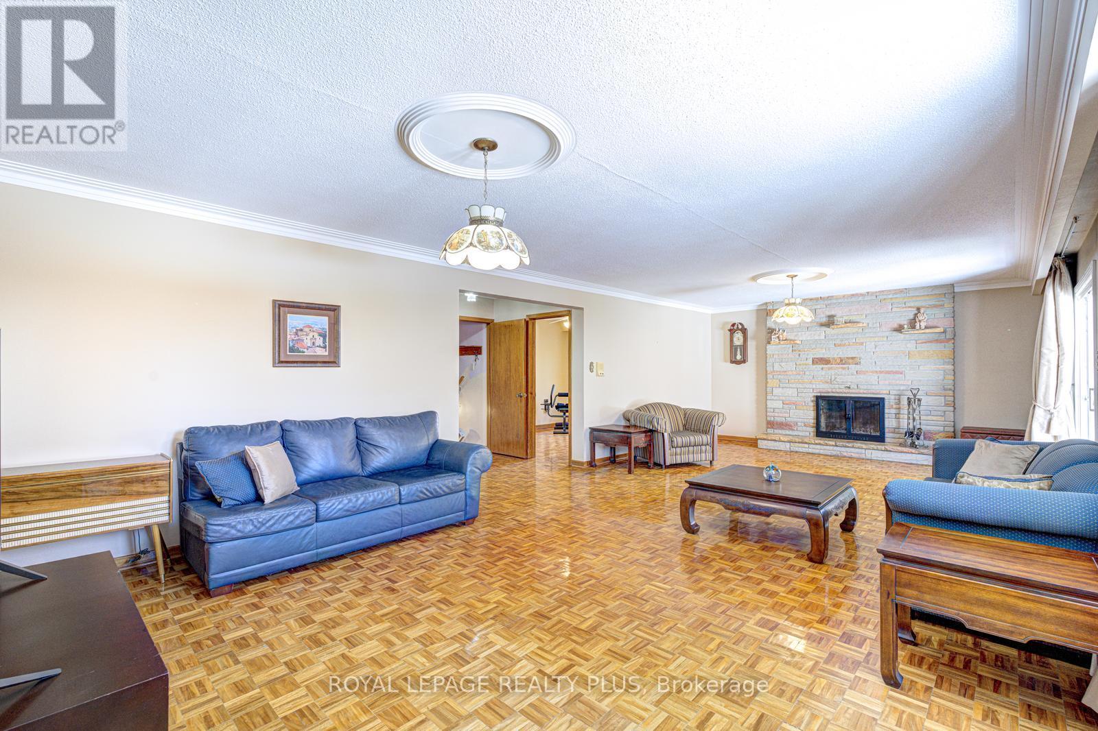 11 Ranwood Drive, Toronto, Ontario  M9N 3E8 - Photo 27 - W12909518