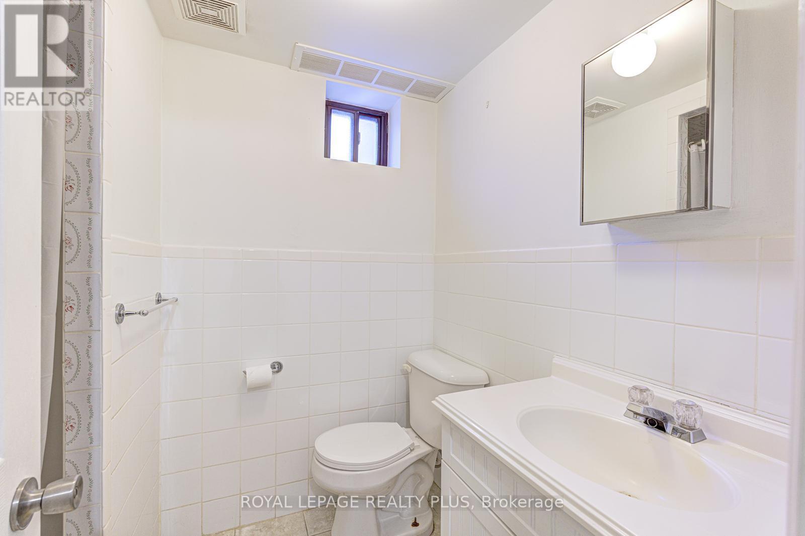 11 Ranwood Drive, Toronto, Ontario  M9N 3E8 - Photo 35 - W12909518