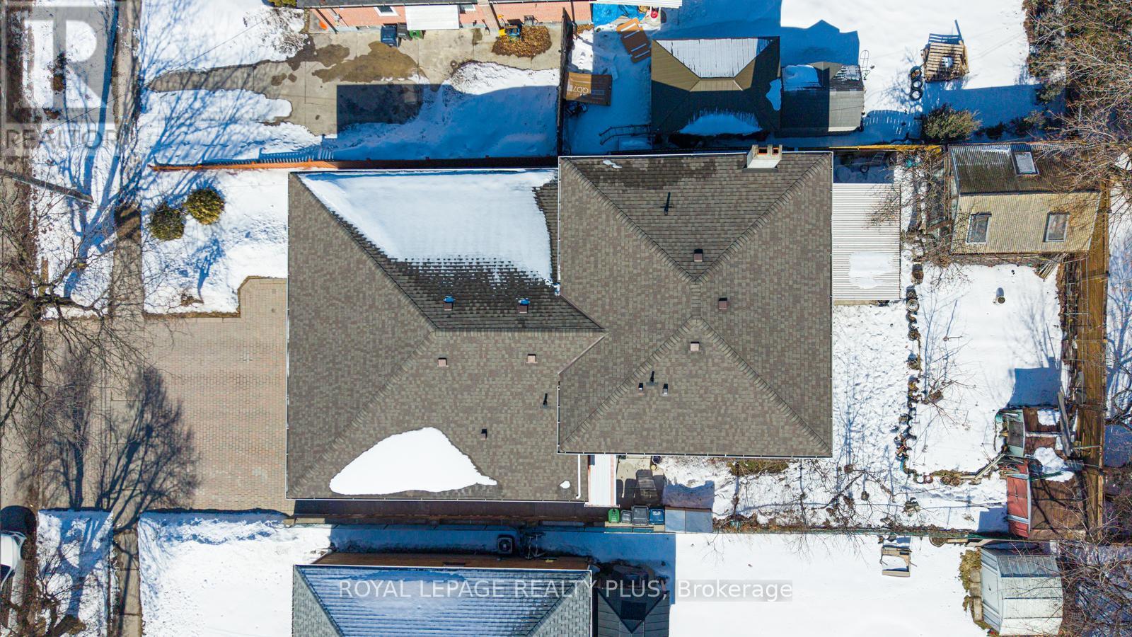 11 Ranwood Drive, Toronto, Ontario  M9N 3E8 - Photo 37 - W12909518