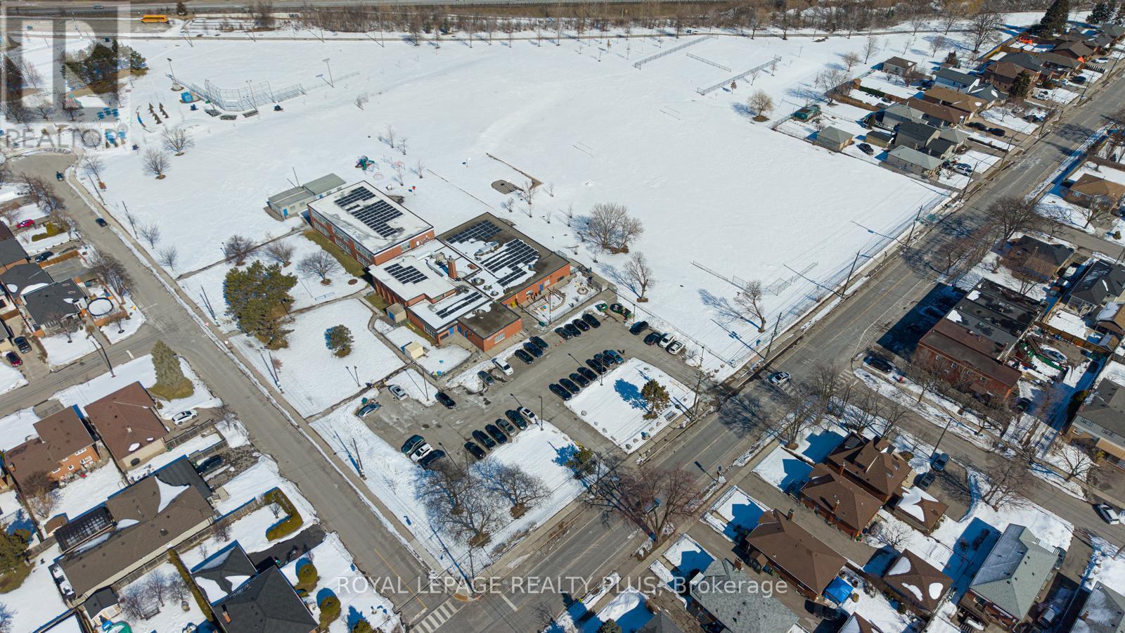 11 Ranwood Drive, Toronto, Ontario  M9N 3E8 - Photo 39 - W12909518