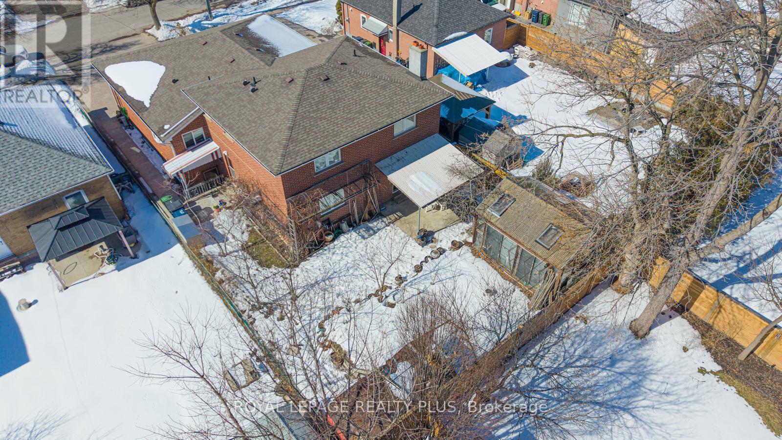 11 Ranwood Drive, Toronto, Ontario  M9N 3E8 - Photo 40 - W12909518
