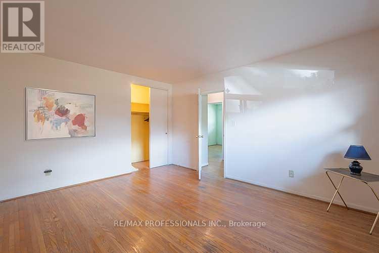 40 Sedgebrook Crescent, Toronto, Ontario  M9B 2X1 - Photo 15 - W12909522