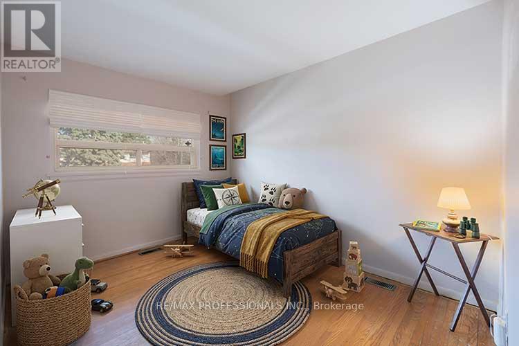 40 Sedgebrook Crescent, Toronto, Ontario  M9B 2X1 - Photo 16 - W12909522