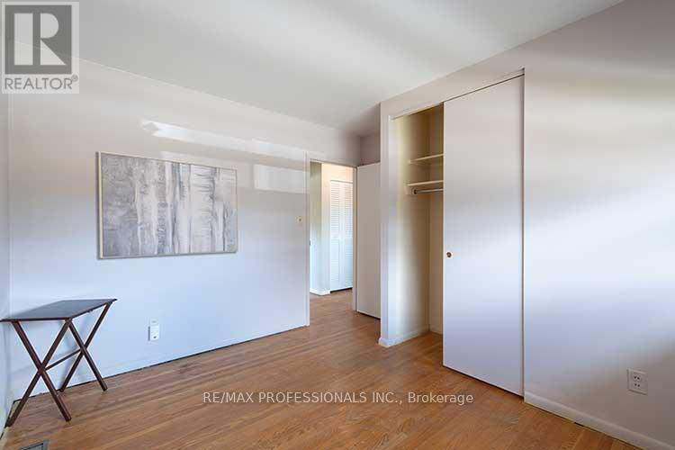 40 Sedgebrook Crescent, Toronto, Ontario  M9B 2X1 - Photo 17 - W12909522