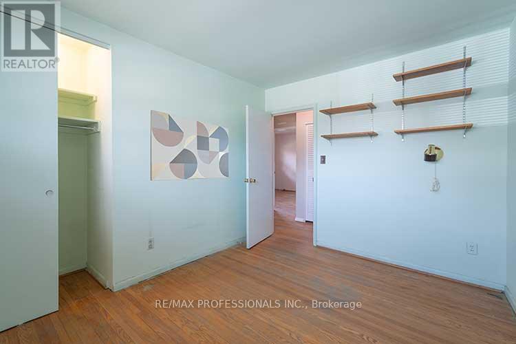 40 Sedgebrook Crescent, Toronto, Ontario  M9B 2X1 - Photo 19 - W12909522