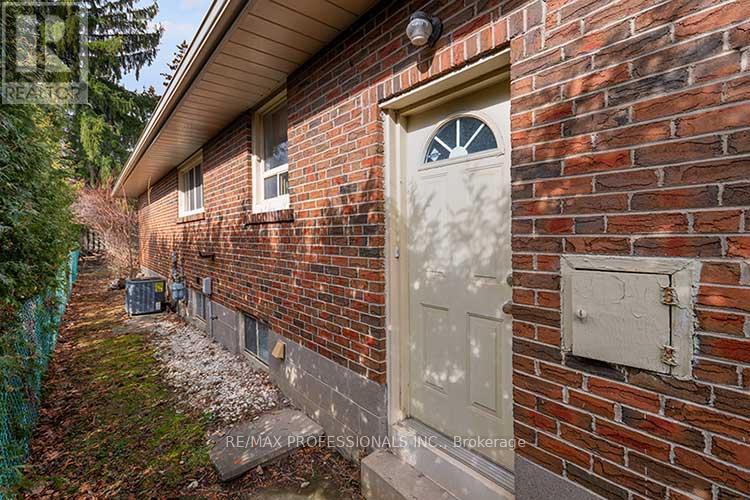 40 Sedgebrook Crescent, Toronto, Ontario  M9B 2X1 - Photo 26 - W12909522