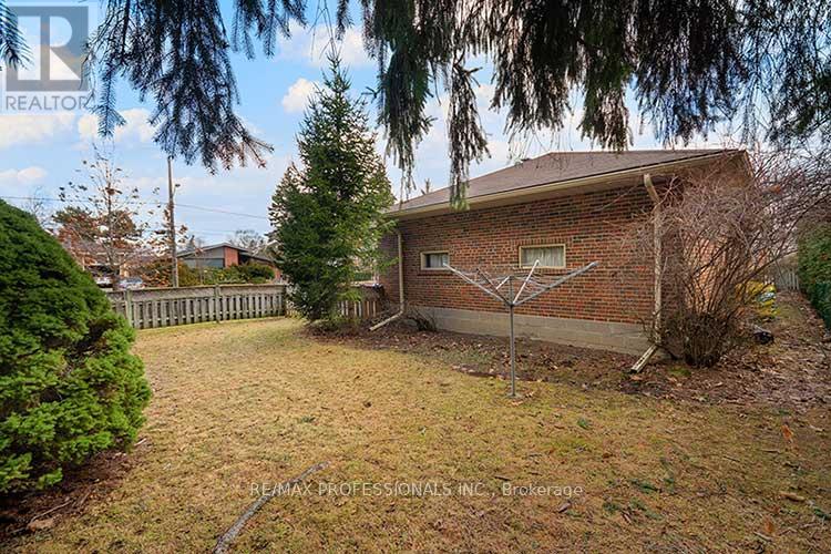 40 Sedgebrook Crescent, Toronto, Ontario  M9B 2X1 - Photo 27 - W12909522