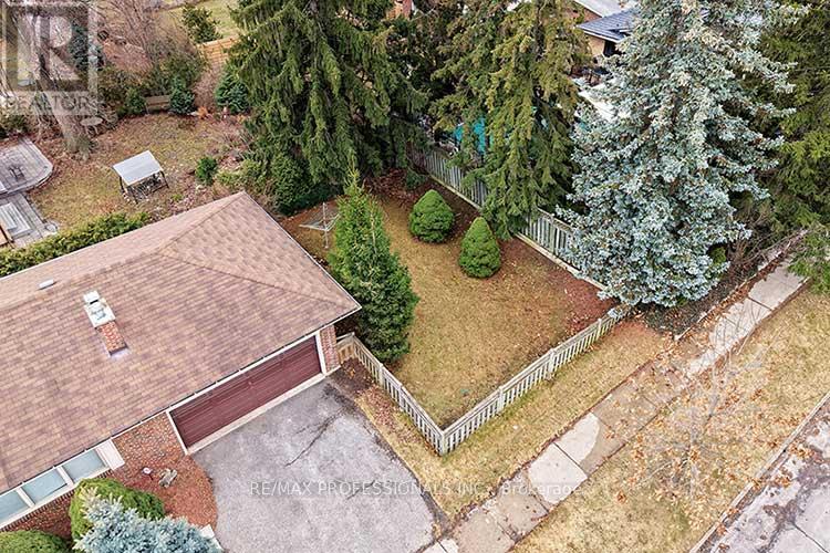 40 Sedgebrook Crescent, Toronto, Ontario  M9B 2X1 - Photo 28 - W12909522