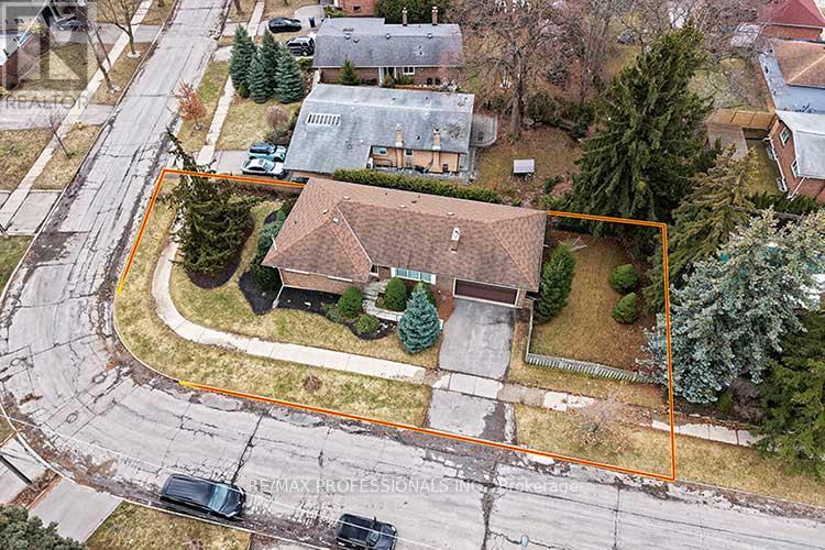 40 Sedgebrook Crescent, Toronto, Ontario  M9B 2X1 - Photo 3 - W12909522