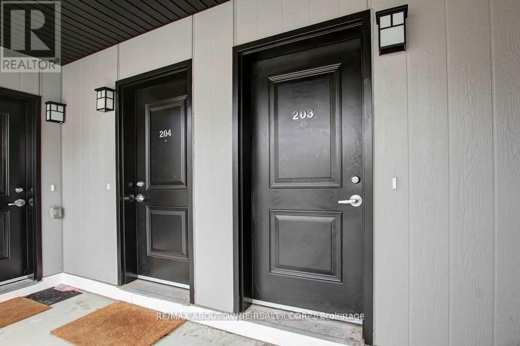 203 - 1202 Main Street E, Milton, Ontario  L9T 9K8 - Photo 2 - W12909528