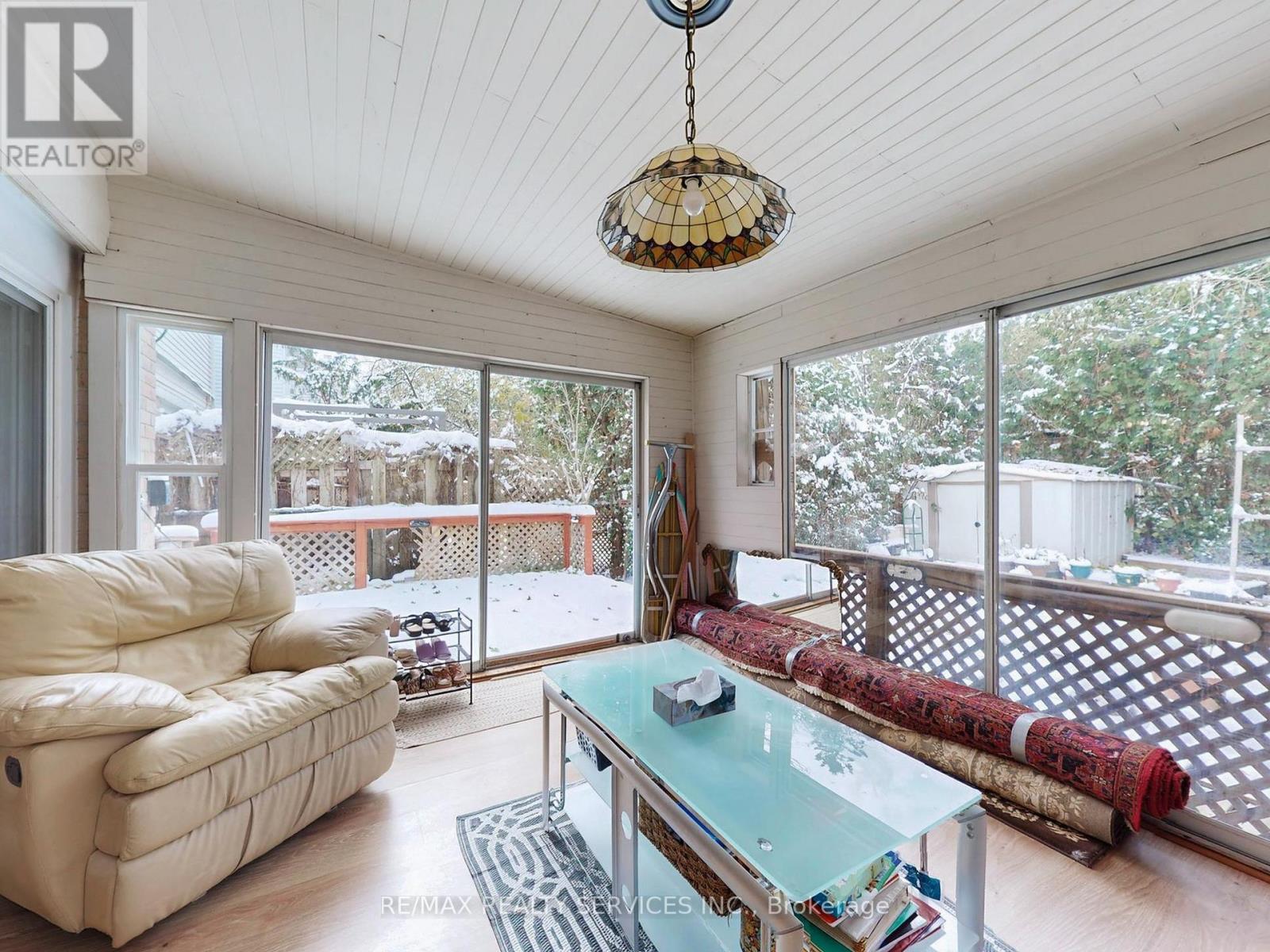 9 Malabar Crescent, Brampton, Ontario  L6S 3X6 - Photo 14 - W12909536