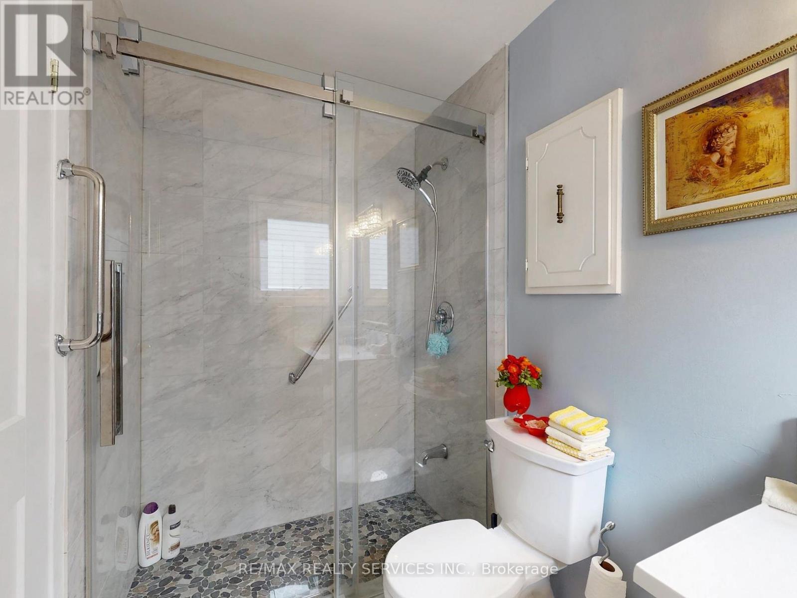 9 Malabar Crescent, Brampton, Ontario  L6S 3X6 - Photo 23 - W12909536