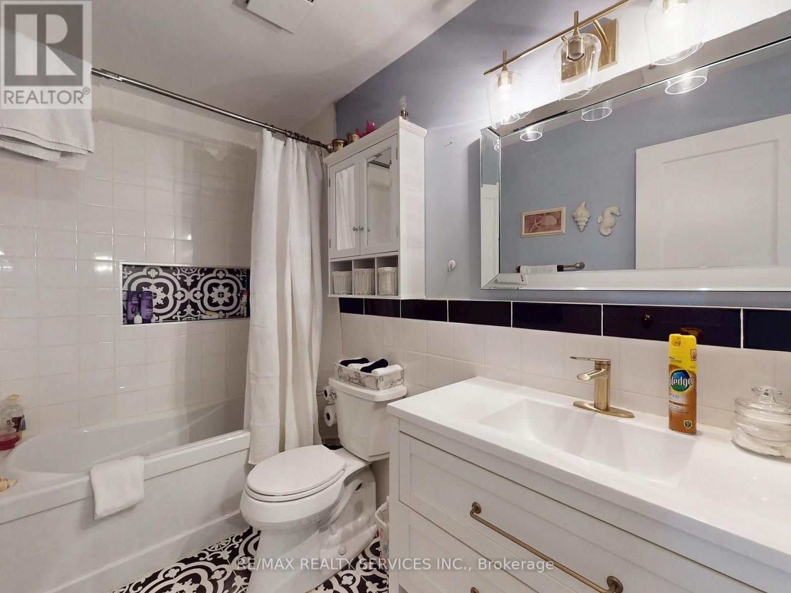 9 Malabar Crescent, Brampton, Ontario  L6S 3X6 - Photo 29 - W12909536