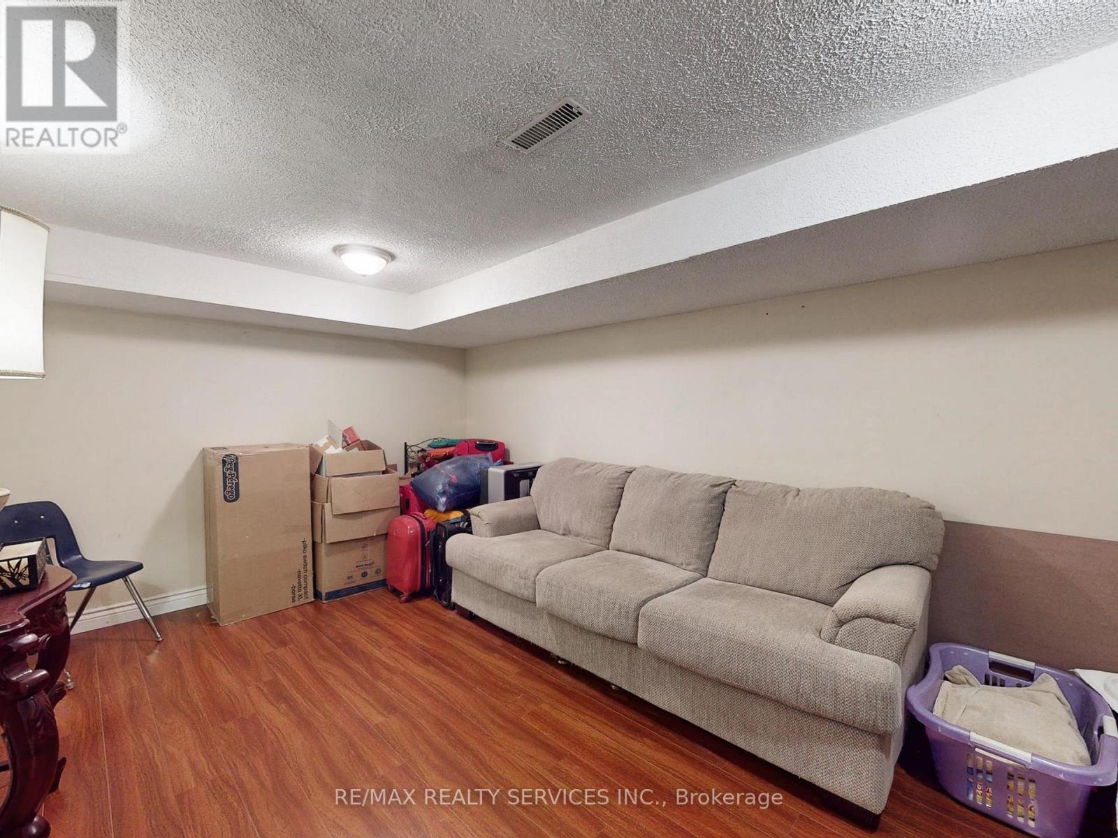 9 Malabar Crescent, Brampton, Ontario  L6S 3X6 - Photo 31 - W12909536