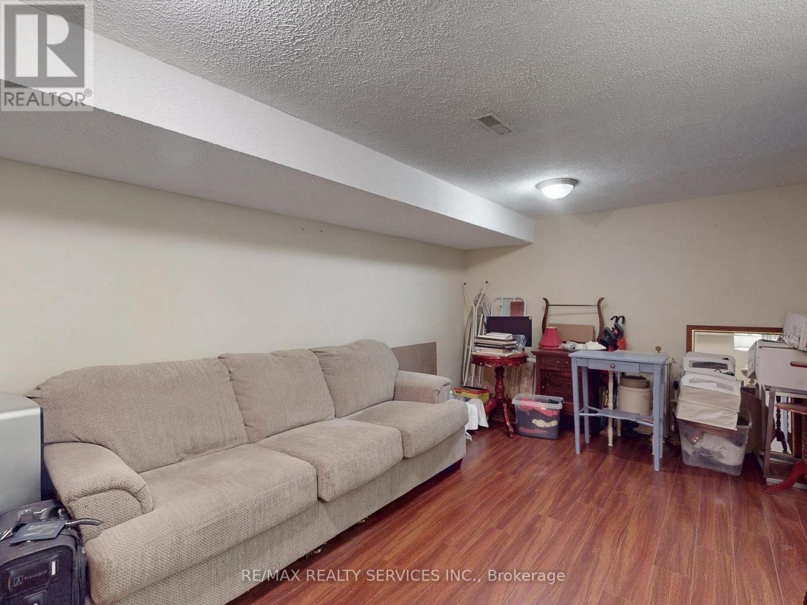 9 Malabar Crescent, Brampton, Ontario  L6S 3X6 - Photo 32 - W12909536