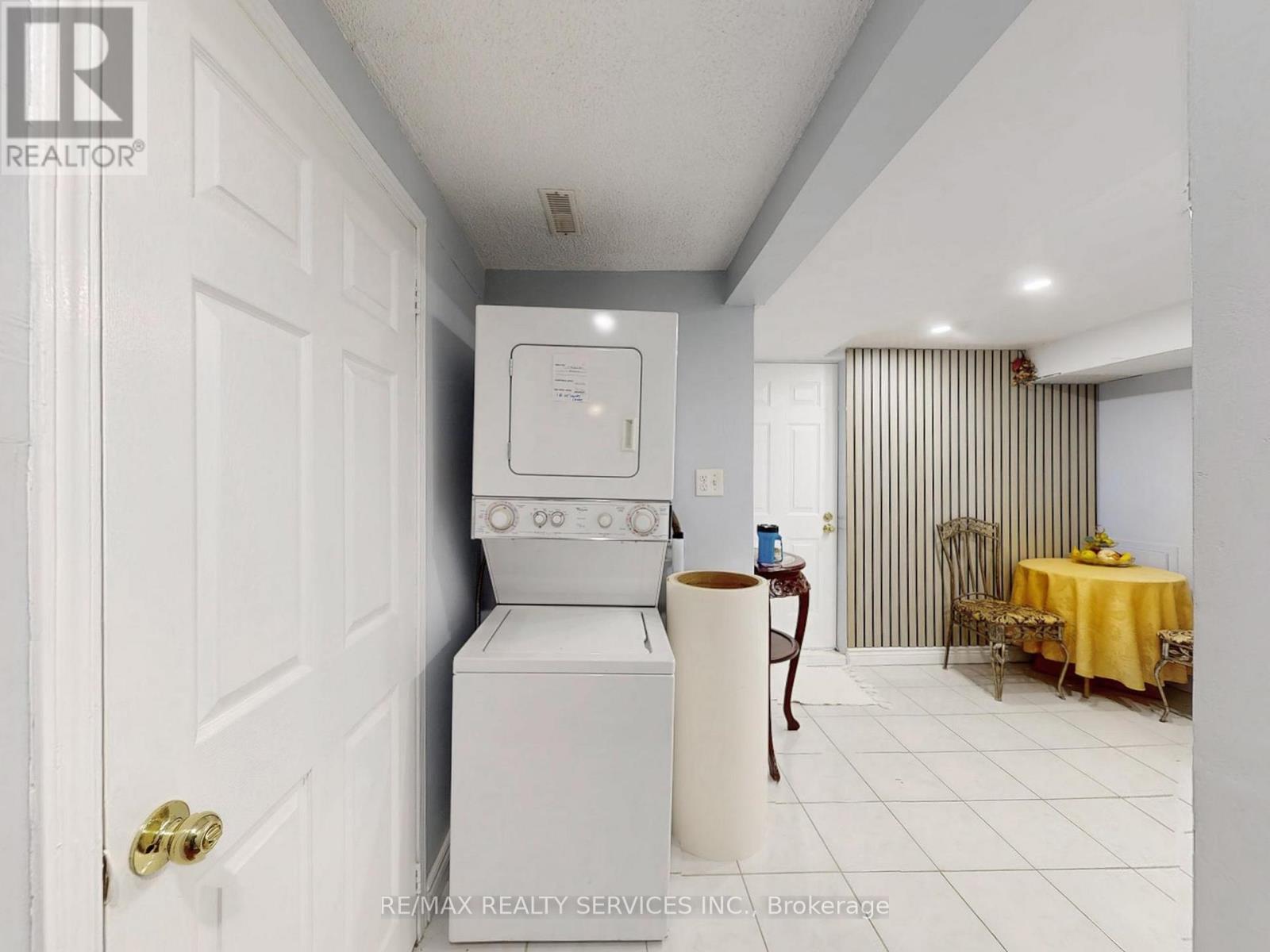 9 Malabar Crescent, Brampton, Ontario  L6S 3X6 - Photo 38 - W12909536