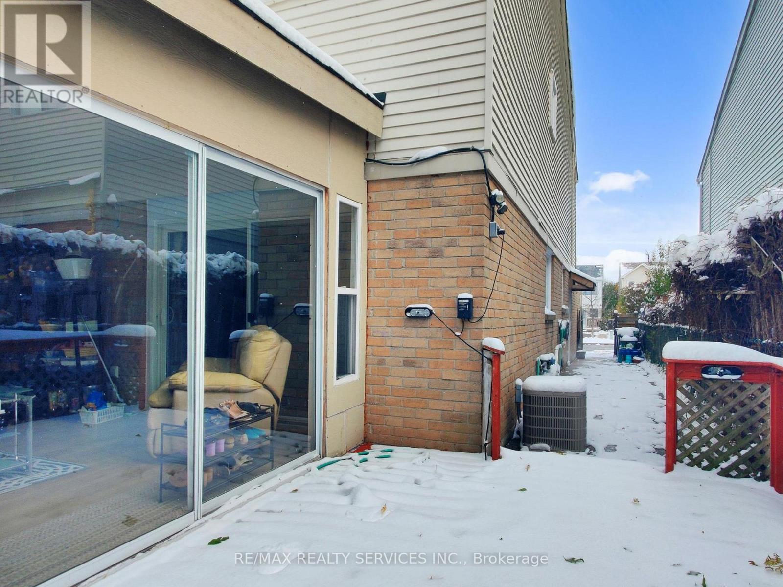 9 Malabar Crescent, Brampton, Ontario  L6S 3X6 - Photo 43 - W12909536