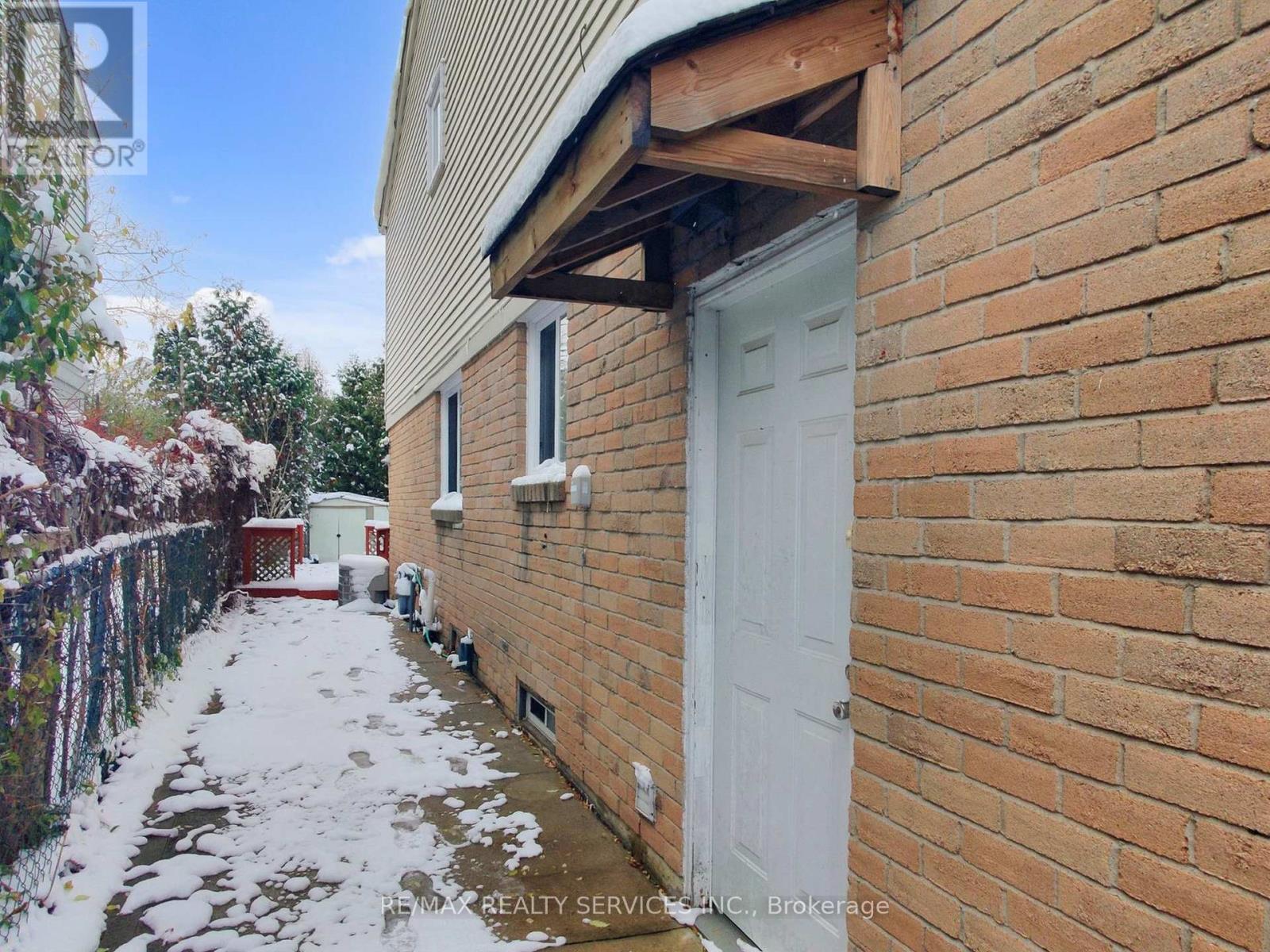 9 Malabar Crescent, Brampton, Ontario  L6S 3X6 - Photo 45 - W12909536