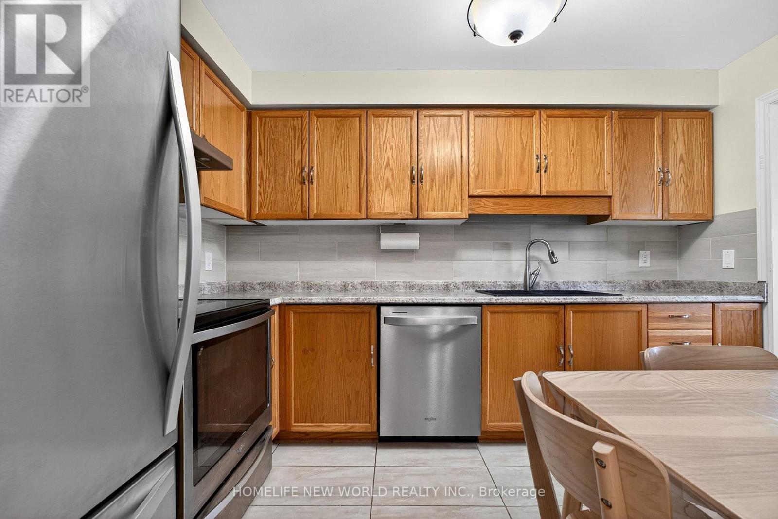 74 Heathcliffe Square, Brampton, Ontario  L6S 5R4 - Photo 12 - W12909540