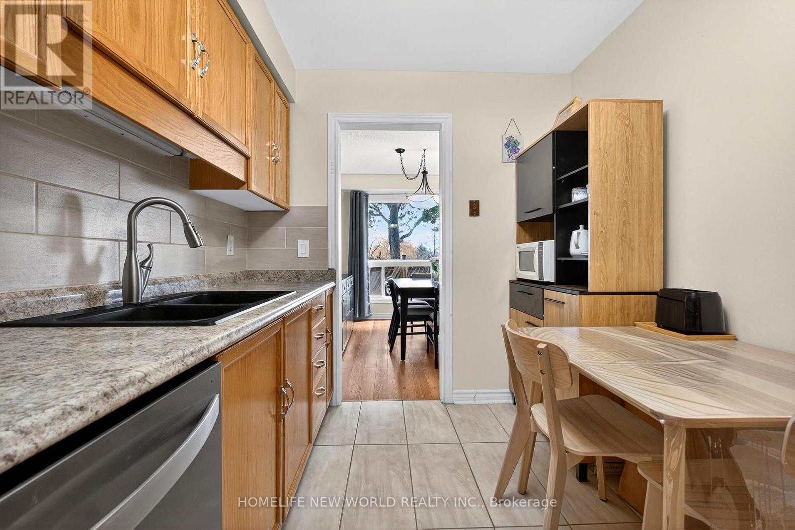 74 Heathcliffe Square, Brampton, Ontario  L6S 5R4 - Photo 13 - W12909540