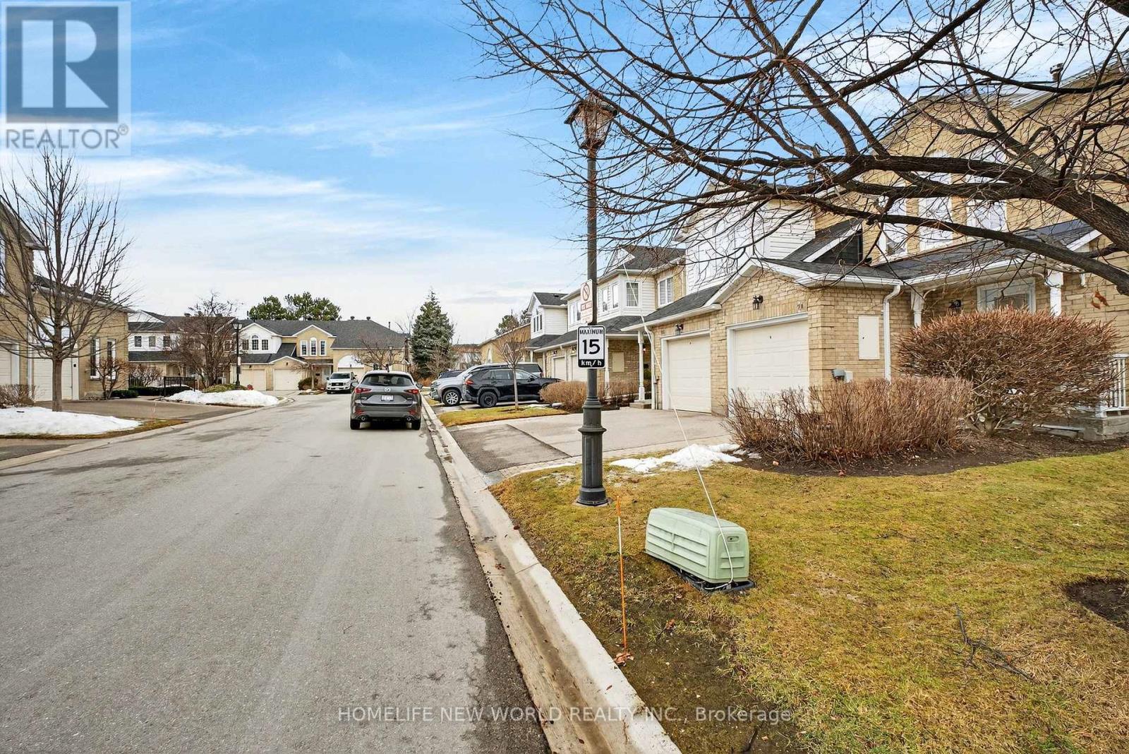 74 Heathcliffe Square, Brampton, Ontario  L6S 5R4 - Photo 3 - W12909540