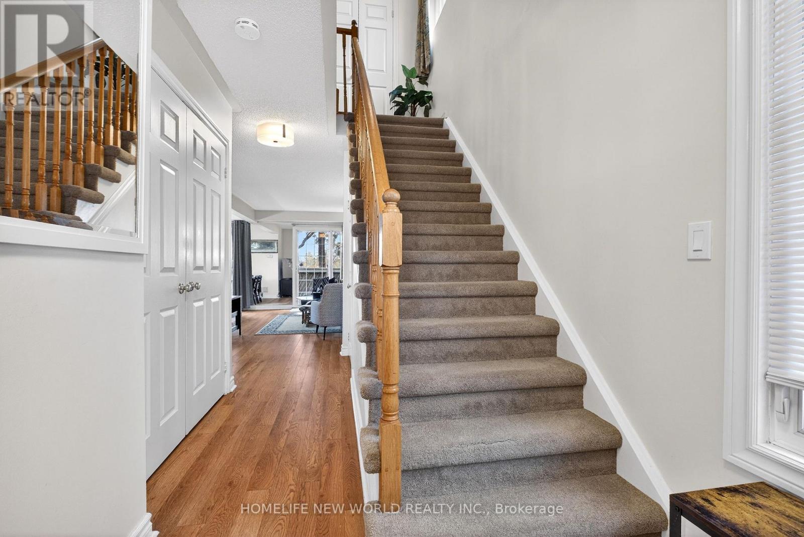 74 Heathcliffe Square, Brampton, Ontario  L6S 5R4 - Photo 6 - W12909540