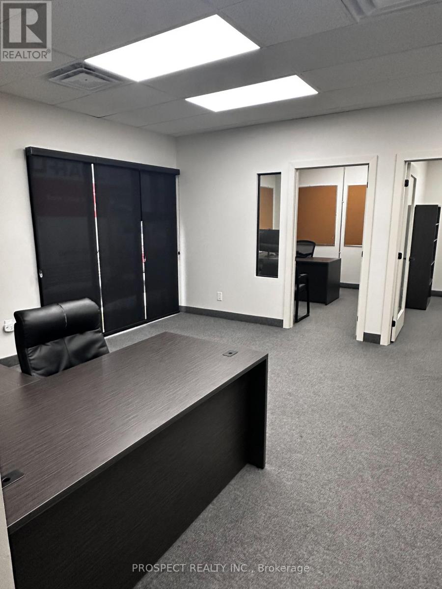 3975 Chesswood Drive, Toronto, Ontario  M3J 2R8 - Photo 2 - W12909542