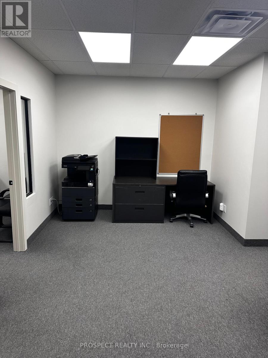 3975 Chesswood Drive, Toronto, Ontario  M3J 2R8 - Photo 3 - W12909542