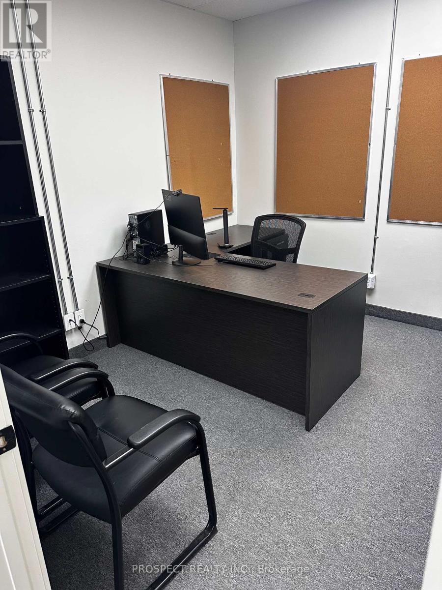 3975 Chesswood Drive, Toronto, Ontario  M3J 2R8 - Photo 5 - W12909542