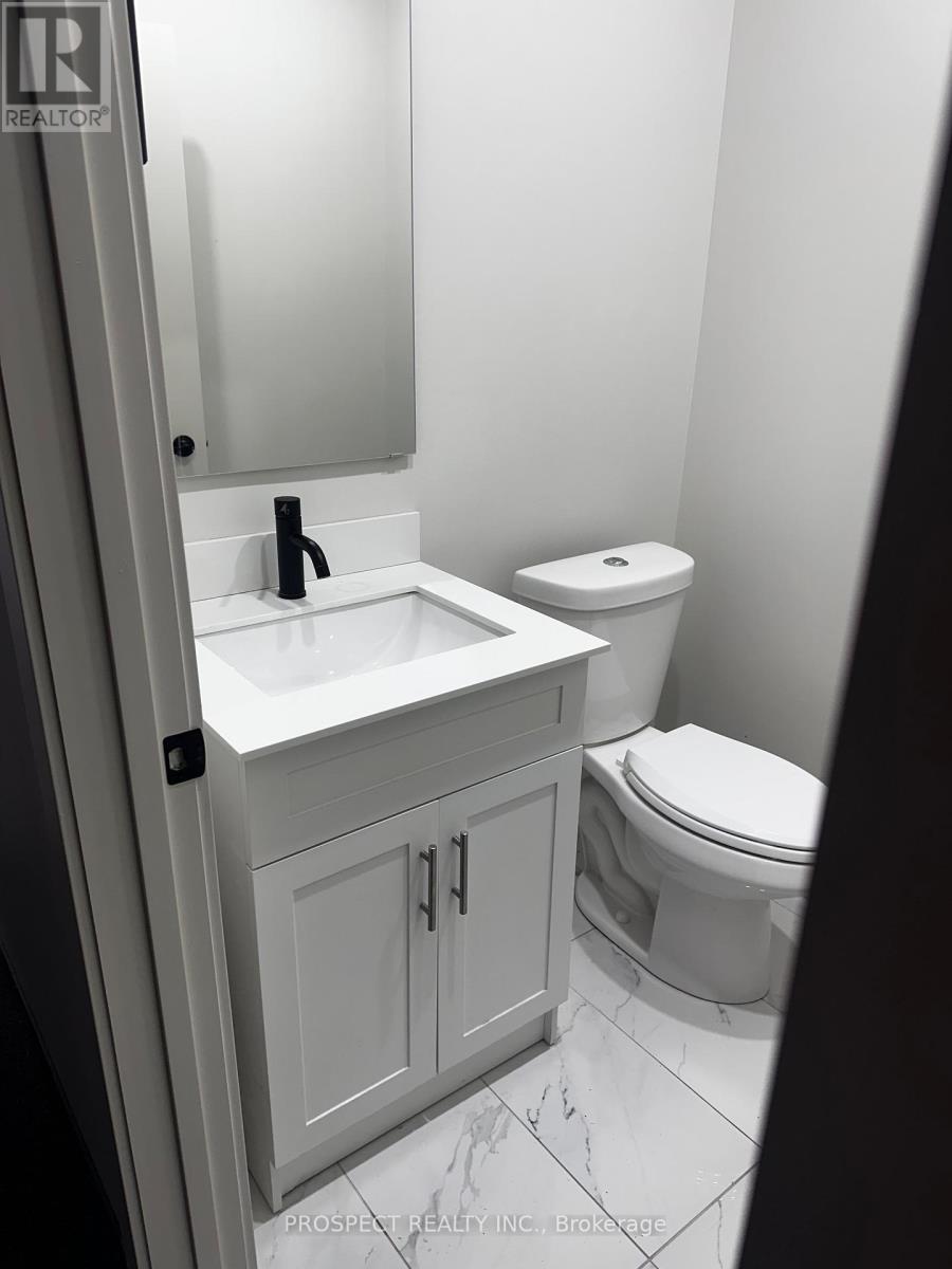 3975 Chesswood Drive, Toronto, Ontario  M3J 2R8 - Photo 7 - W12909542