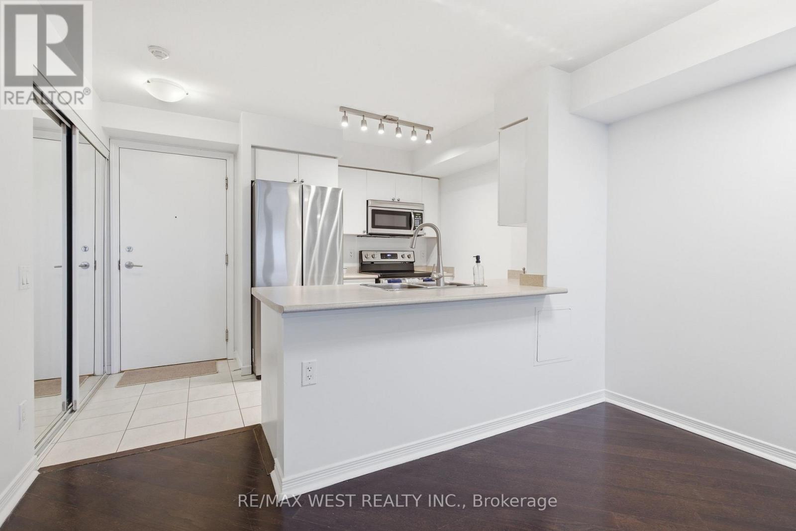 1508 - 61 Heintzman Street, Toronto, Ontario  M6P 5A2 - Photo 5 - W12909564