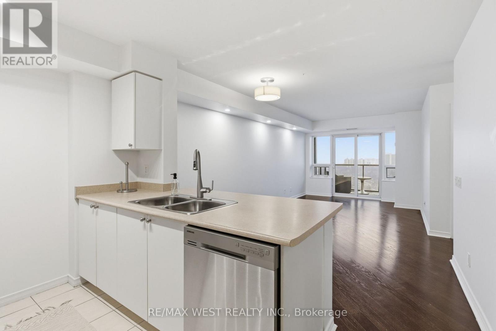 1508 - 61 Heintzman Street, Toronto, Ontario  M6P 5A2 - Photo 6 - W12909564