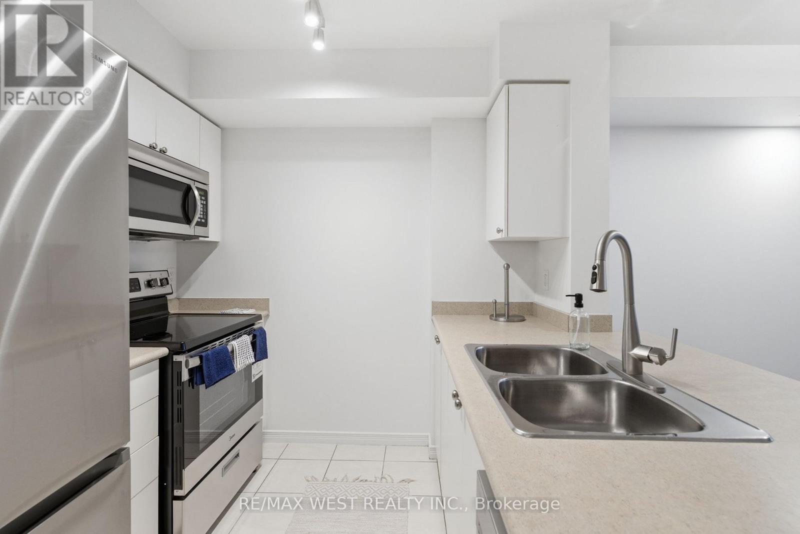 1508 - 61 Heintzman Street, Toronto, Ontario  M6P 5A2 - Photo 7 - W12909564