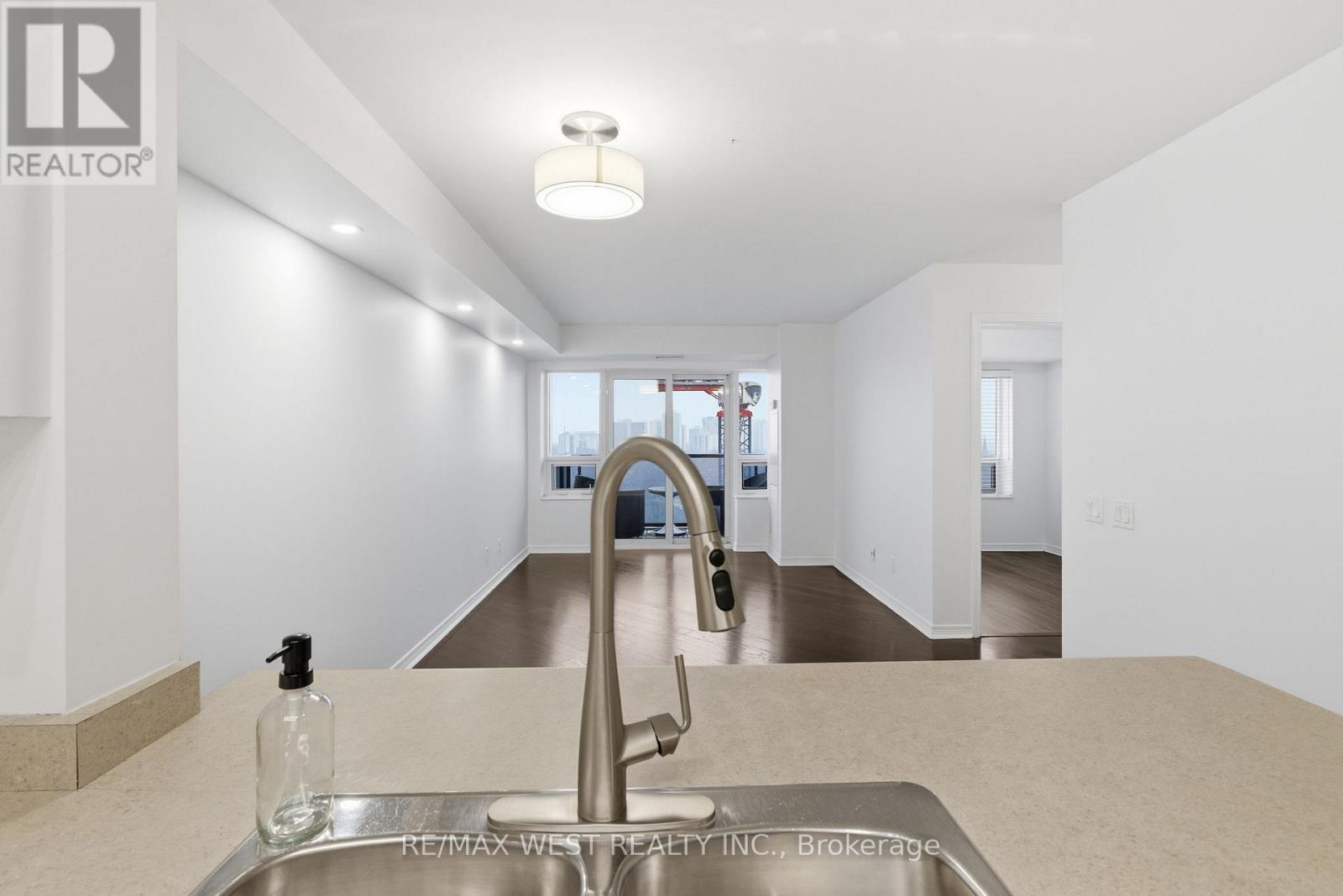 1508 - 61 Heintzman Street, Toronto, Ontario  M6P 5A2 - Photo 8 - W12909564