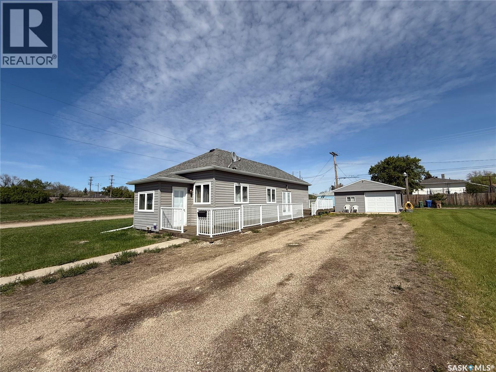 2009 Connaught Street, Regina, Saskatchewan  S4T 4T8 - Photo 2 - SK031055