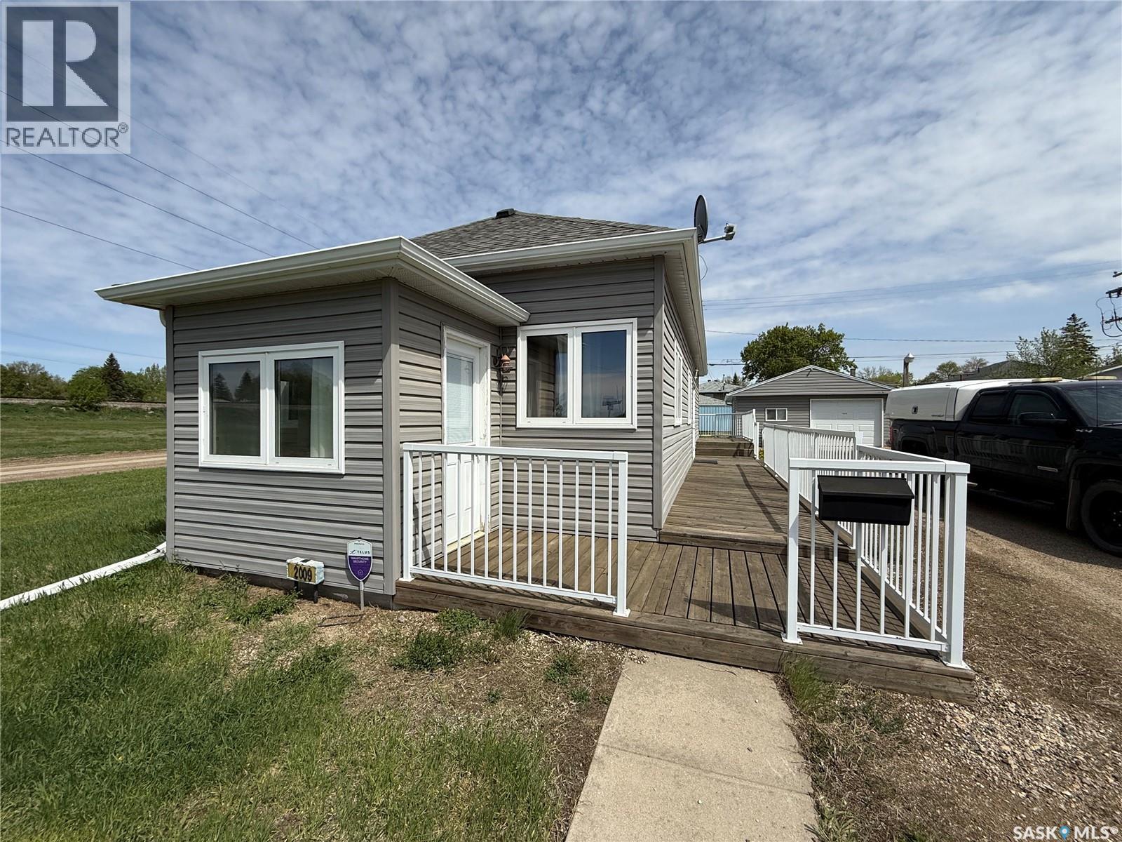 2009 Connaught Street, Regina, Saskatchewan  S4T 4T8 - Photo 4 - SK031055