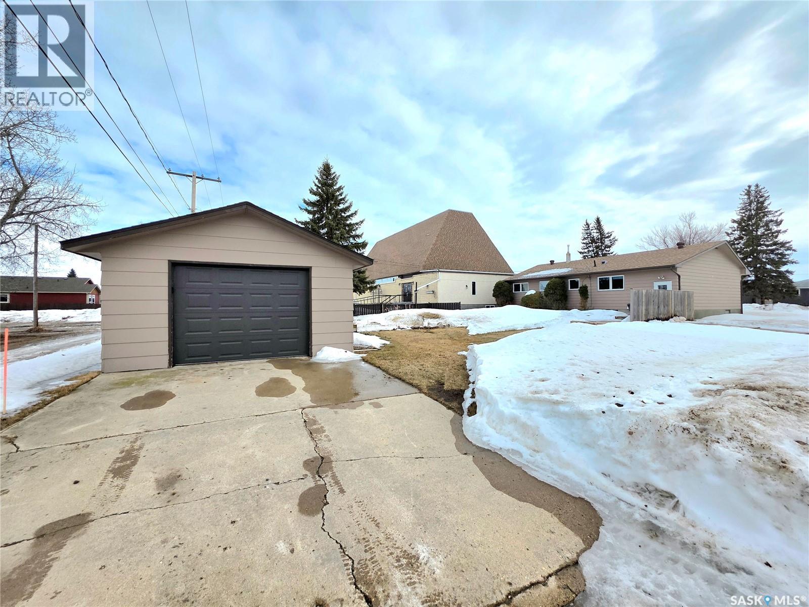 274 10th Avenue W, Melville, Saskatchewan  S0A 2P0 - Photo 3 - SK031029