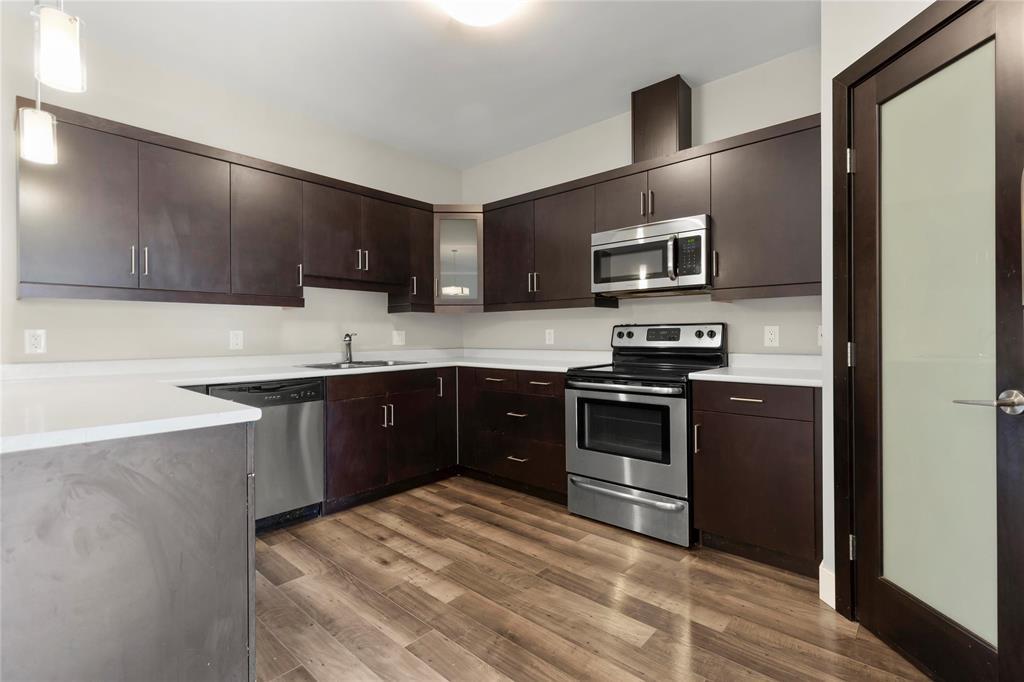 21 555 Main Street, Steinbach, Manitoba  R5G 2N3 - Photo 2 - 202600479