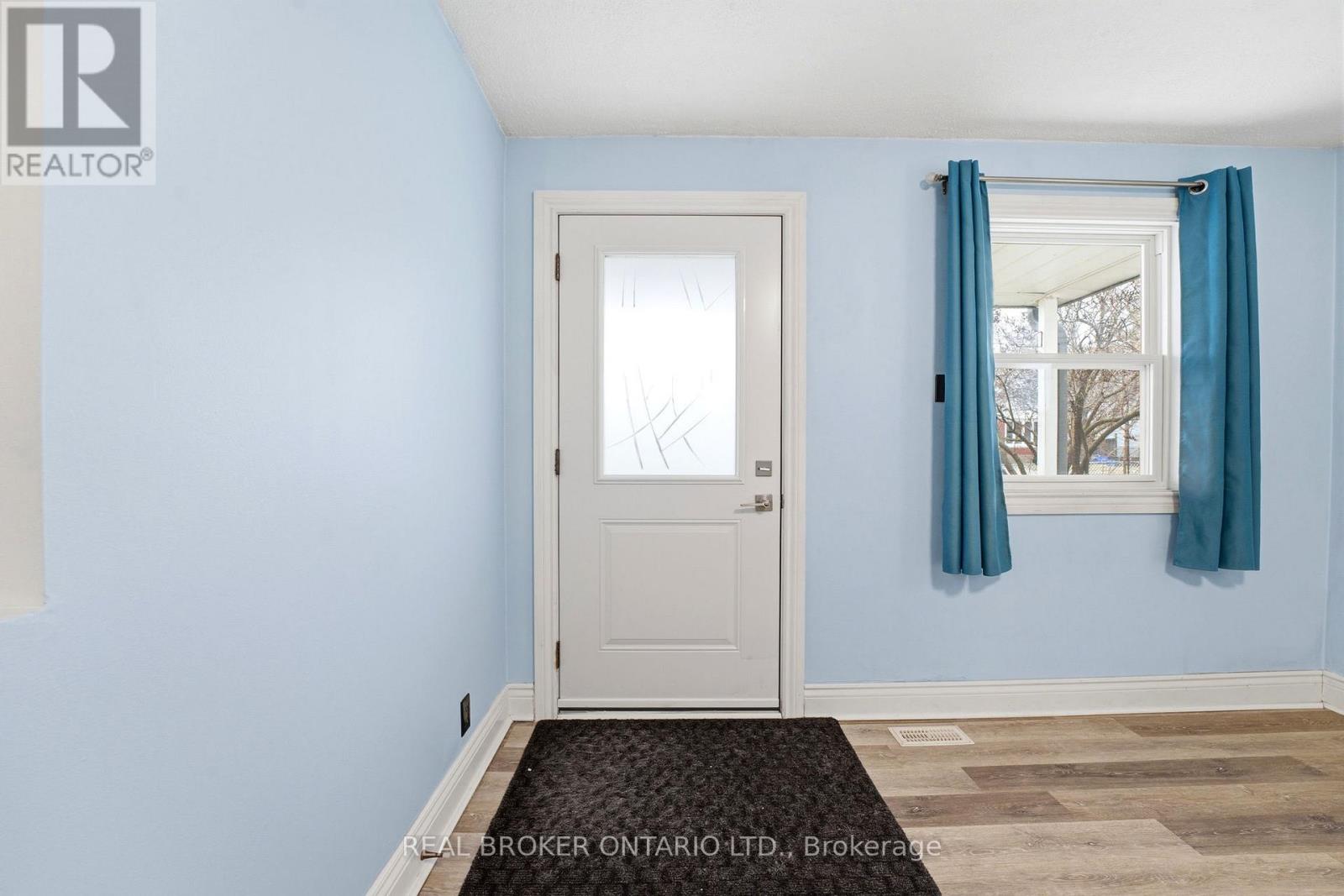 9 Mercer Road, Cambridge, Ontario  N1R 5A6 - Photo 4 - X12909478