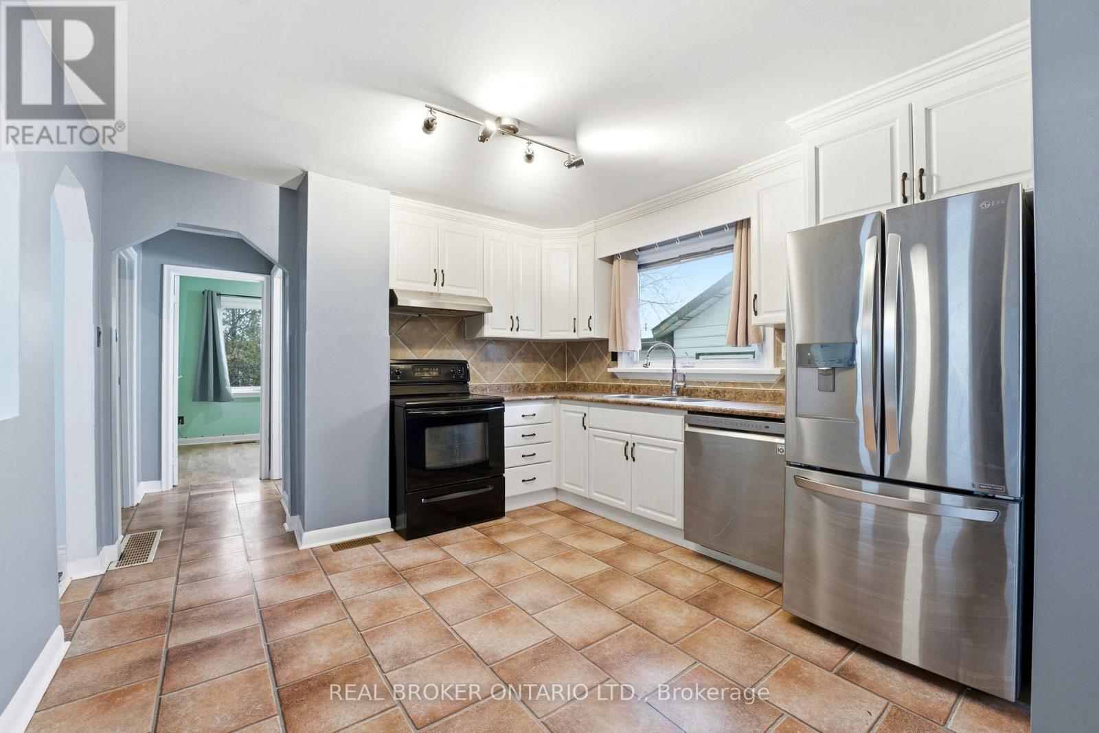 9 Mercer Road, Cambridge, Ontario  N1R 5A6 - Photo 8 - X12909478