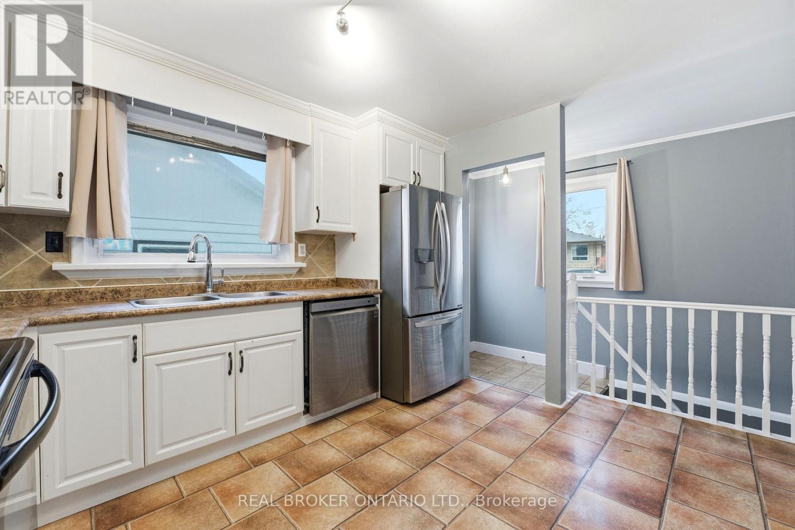 9 Mercer Road, Cambridge, Ontario  N1R 5A6 - Photo 9 - X12909478