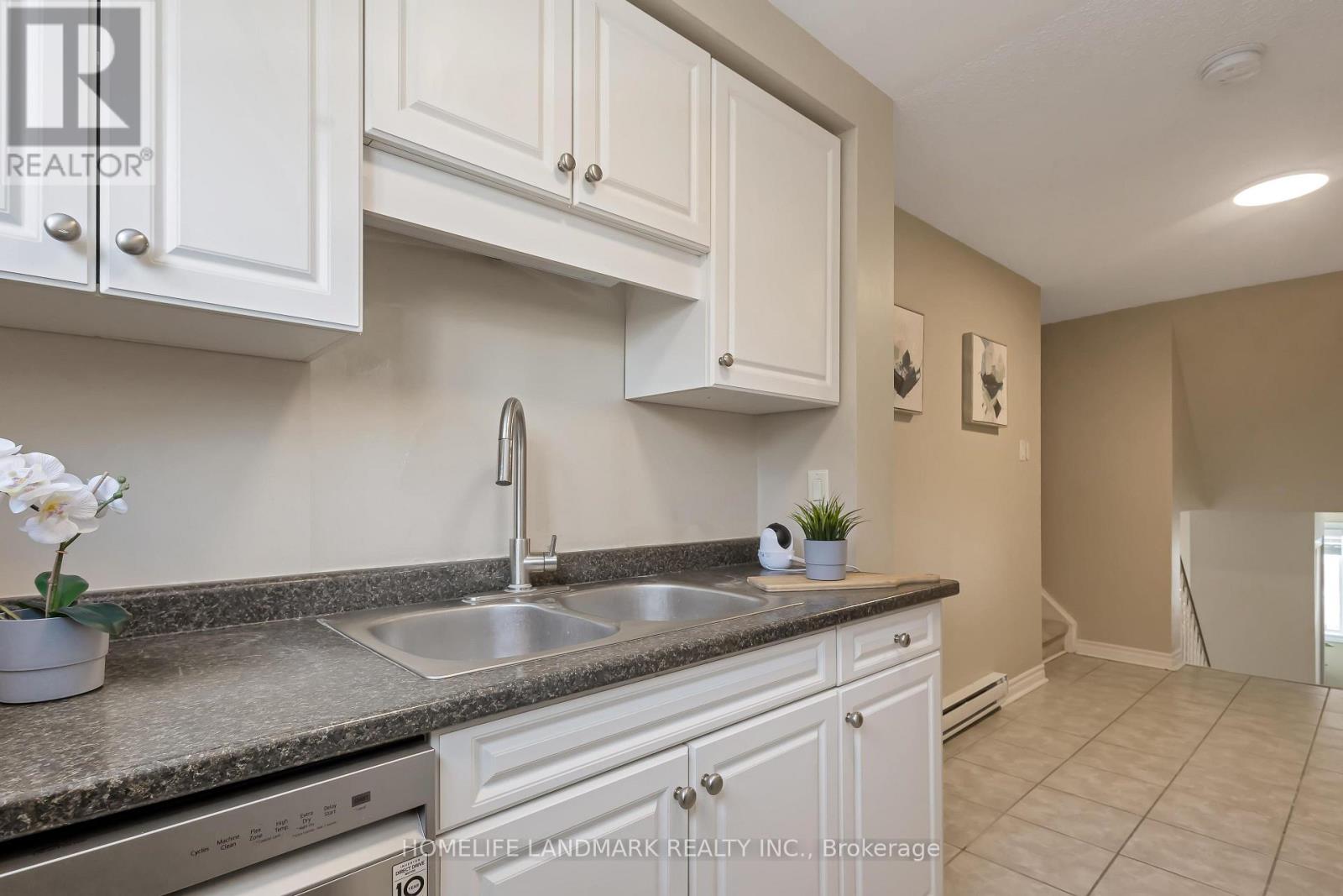 28 - 35 Breckenridge Drive, Kitchener, Ontario  N2B 3H5 - Photo 13 - X12909554