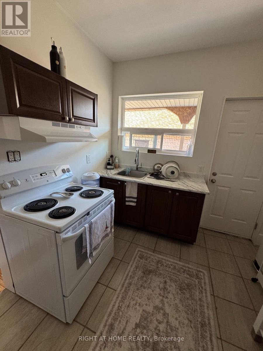 655-91 Giles Boulevard, Windsor, Ontario  N9A 4E3 - Photo 7 - X12909558